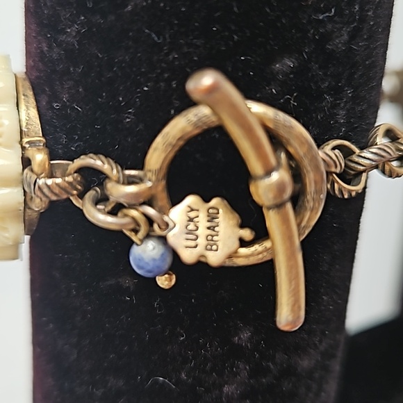 LUCKY BRAND Resin Flower on 8" Antiqued Goldtone Bracelet - Picture 7 of 7